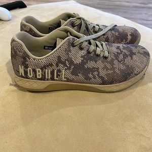 Like NEW! Women’s size 9 NOBULL Trainers